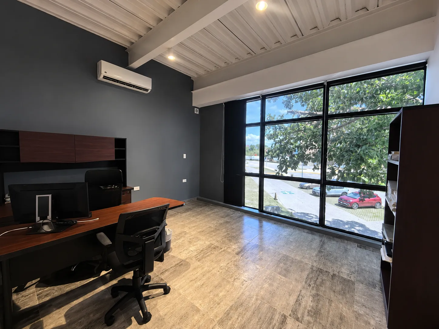 Private office with floor-to-ceiling windows at TG | WORKLAB, Ciudad del Carmen